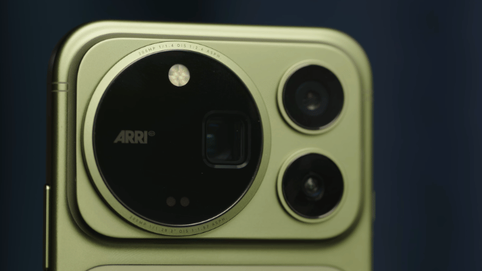 Camera kép 200MP ARRI tạo khác biệt trong tầm giá