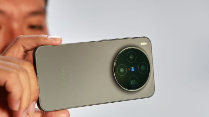Vivo X300 được trang bị camera chính 200 MP