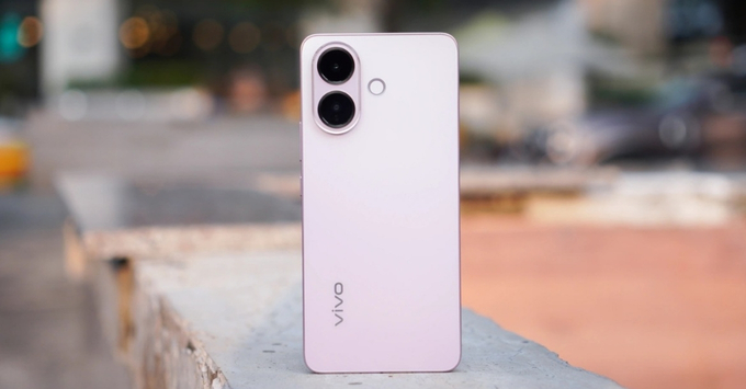 Vivo V60 Lite 5G sở hữu thiết kế mỏng nhẹ tinh tế, camera selfie 32MP sắc nét cùng combo pin khủng 6500 mAh và sạc siêu nhanh 90W dẫn đầu phân khúc.