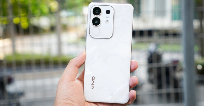 Vivo Y29 phá tan nỗi lo đầy bộ nhớ với kho lưu trữ khổng lồ lên tới 256GB, hỗ trợ sạc nhanh 44W và kết nối NFC tiện lợi.