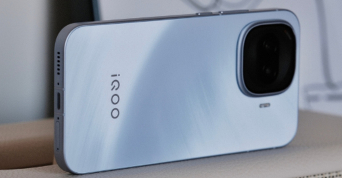 Vivo iQOO Z11 Turbo hủy diệt phân khúc với chip Snapdragon 8 Gen 5, camera 200MP OIS cùng viên pin kỷ lục 7600mAh sạc 100W.