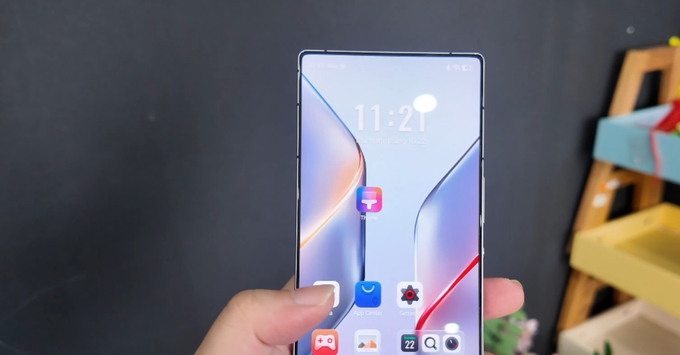 Công nghệ pin Silicon-Carbon tiên tiến giúp tích hợp dung lượng khổng lồ 8.400mAh vào thân máy mỏng chỉ 8.6mm.