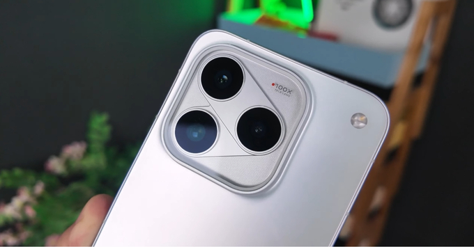 Hệ thống 3 camera 50MP cho chất lượng ảnh chụp chuyên nghiệp.
