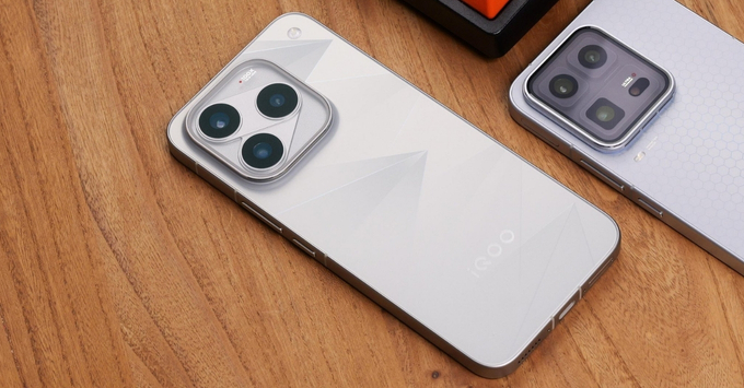 iQOO 16: Sự lựa chọn hoàn hảo cho game thủ và những người yêu công nghệ.
