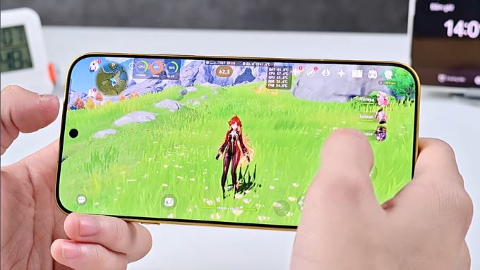 Điện thoại được trang bị màn hình OLED kích thước 6.81 inch