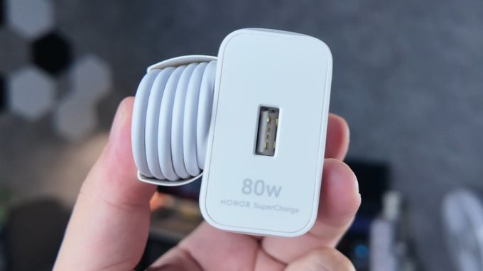 Honor Magic 9 Super Edition sở hữu viên pin dung lượng khổng lồ lên tới 11.000 mAh