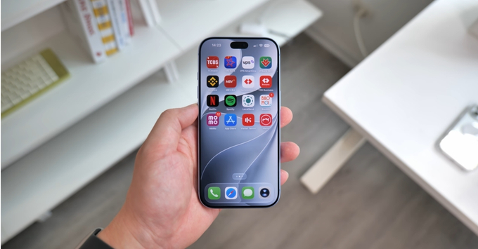 iPhone-18-Pro-vs-Xiaomi-18-Pro-phan-nem