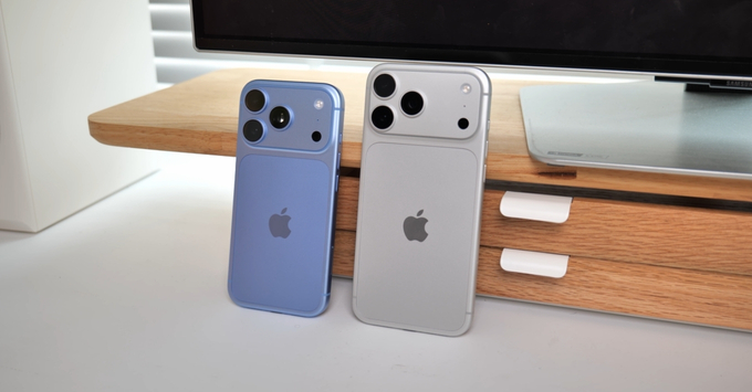 Toàn cảnh bộ đôi iPhone 18 Pro và iPhone 18 Pro Max đặt cạnh nhau với màu sắc mới 