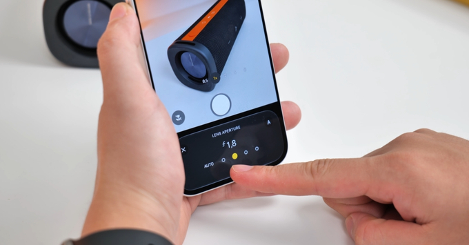 Giao diện chụp ảnh chuyên nghiệp với tính năng Pro Controls trên iPhone 18 Pro Max