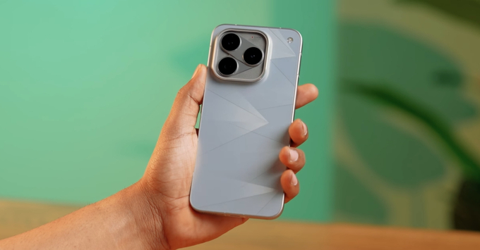 Những nâng cấp mang tính cách mạng trên vivo iQOO 16 với tâm điểm là pin Silicon-Carbon 8.400mAh và màn hình 165Hz.