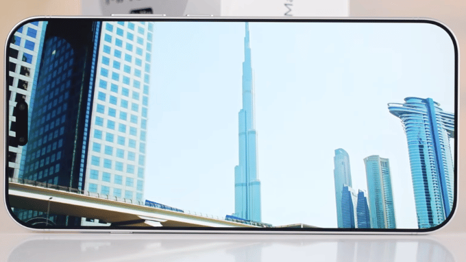 Màn hình 6,8 inch cho không gian hiển thị rộng