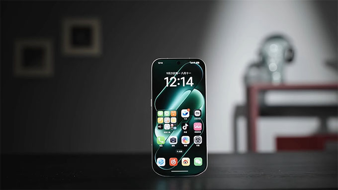 Màn hình Oppo Find X10 vs Xiami 18 Pro đều tấm nền LTPO AMOLED