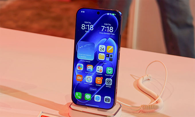 Cả hai đều dùng màn hình 6,9 inch tần số quét 120Hz