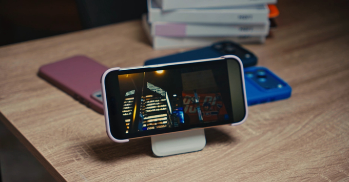 Dung lượng pin 5567 mAh cho phép xem video liên tục đến 43 giờ.