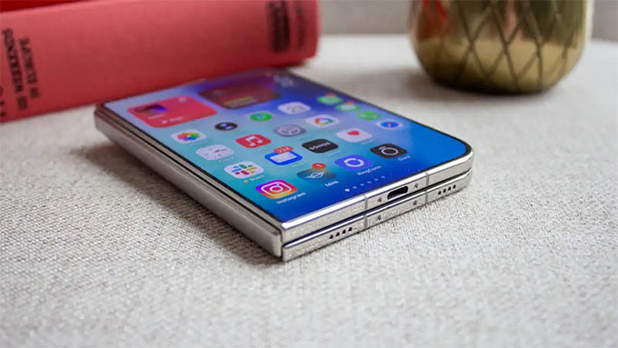 iPhone Duo tích hợp khối pin dung lượng tổng 4.883 mAh