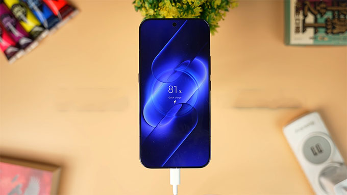 Honor Magic9 Pro Max có pin 8.800mAh, nhiều hơn 300mAh so với 8.500mAh của Xiaomi 18 Pro Max