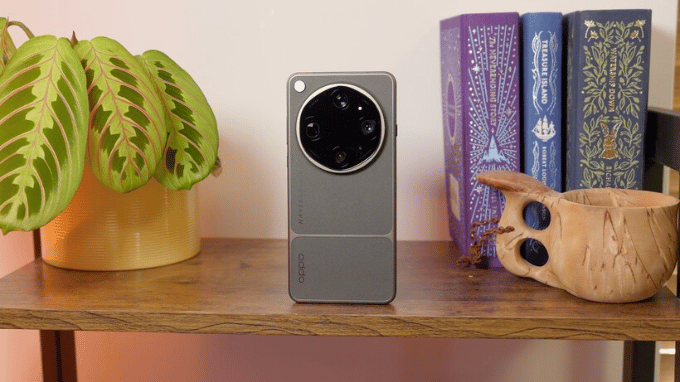 OPPO Find X9 Ultra nhẹ hơn dù có camera lớn