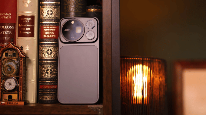 Honor Magic 9 Pro Max nhẹ hơn dù pin lớn