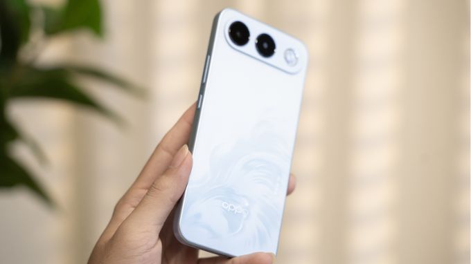OPPO A7 Pro sở hữu thân máy chắc chắn