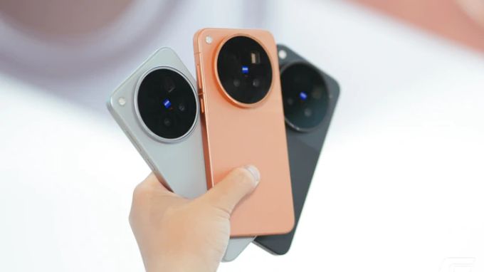 Vivo X500 Pro Max mang vẻ ngoài vuông vức