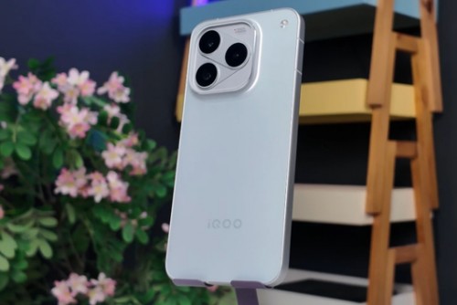 Đánh giá iQOO 16: Siêu phẩm cấu hình khủng, giá bao nhiêu?