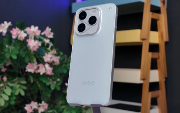 Đánh giá iQOO 16: Siêu phẩm cấu hình khủng, giá bao nhiêu?