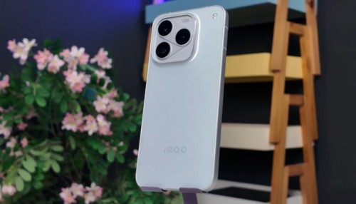Đánh giá iQOO 16: Siêu phẩm cấu hình khủng, giá bao nhiêu?