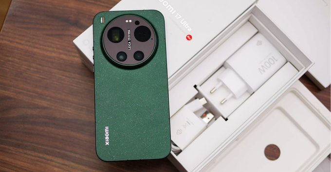 Starlit Green tạo điểm nhấn huyền ảo trên Xiaomi 17 Ultra.