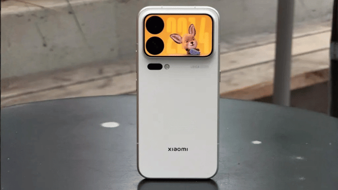Xiaomi 18 Pro Max nổi bật với màn hình phụ