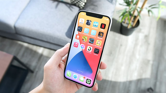 Màn hình iPhone 12 256GB cũ vẫn được Apple giữ nguyên thiết kế tai thỏ