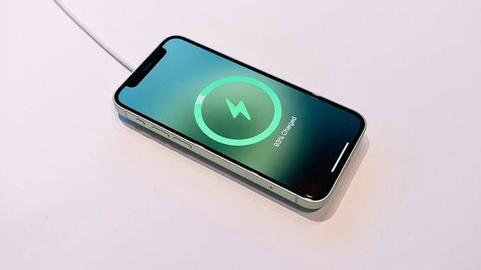 Trên tay iPhone 12 mini và iPhone 12 Pro Max