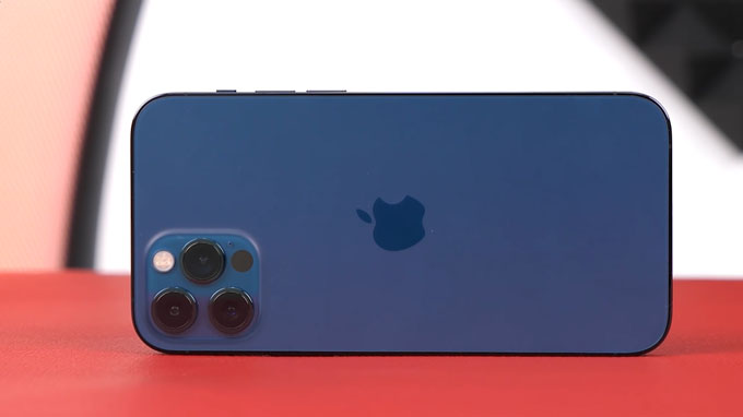 iPhone 12 Pro 256GB cũ vẫn sử dụng ngôn ngữ thiết kế như iPhone 11 Pro