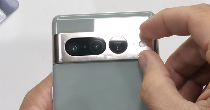 Video kiểm tra độ bền của Google Pixel 7 Pro cho thấy sự cố mô-đun máy ảnh kỳ lạ