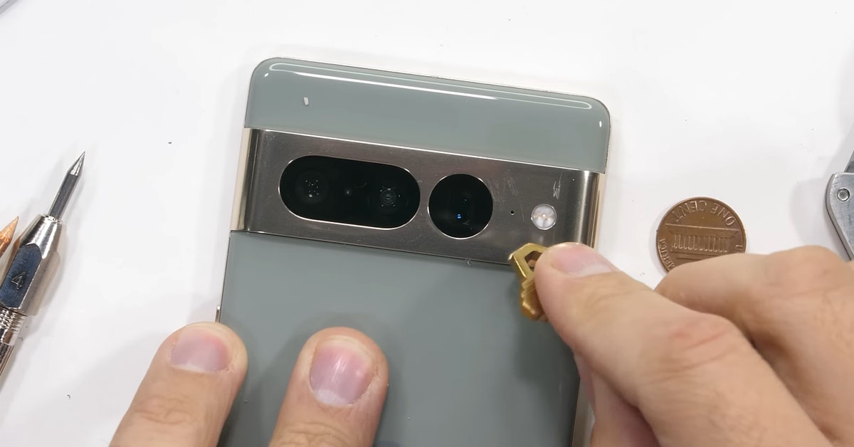 Video kiểm tra độ bền của Google Pixel 7 Pro cho thấy sự cố mô-đun máy ảnh kỳ lạ