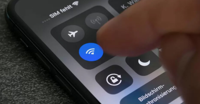 Chọn mua iPhone 15 Pro Max hay ZTE Nubia Red Magic 8S Pro+ về khả năng kết nối iPhone 15 Pro Max