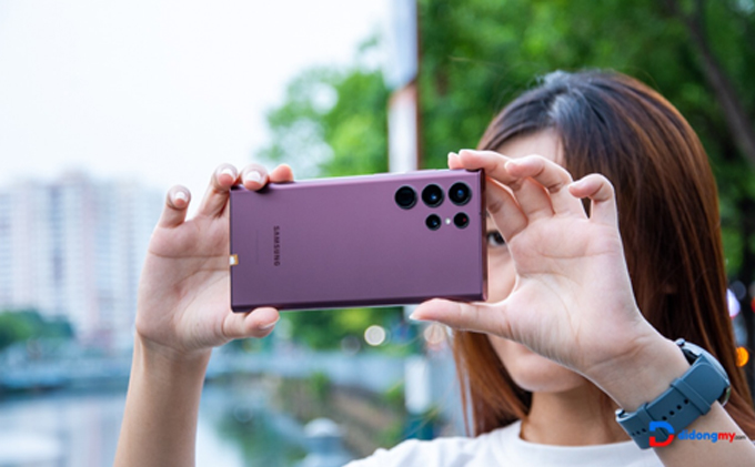 Top điện thoại giảm sâu tháng 11 Samsung Galaxy S22 Ultra camera sắc nét