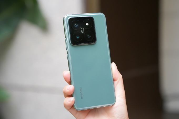 Xiaomi 14: Flagship nhỏ gọn với Snapdragon 8 Gen 3 và máy ảnh Leica