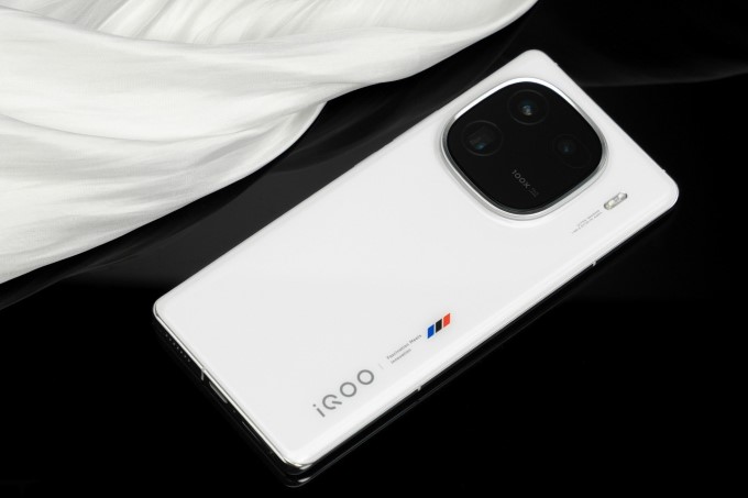 iQOO 12: Siêu phẩm smartphone Trung Quốc sắp cập bến thị trường toàn cầu