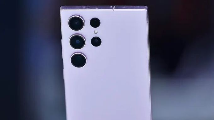 Samsung Galaxy S24 2024