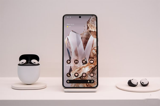 Google Pixel 8 là bạn sẽ được hỗ trợ cập nhật hệ điều hành và bảo mật trong bảy năm dài