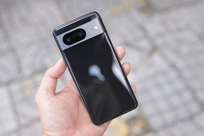 Cả Pixel 8 và OnePlus 11 về cơ bản đều là những chiếc điện thoại sang trọng