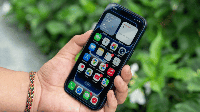 iPhone hỗ trợ Apple Intelligence