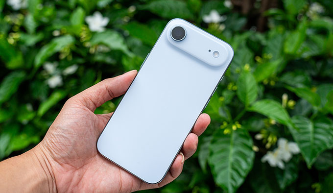 Camera: Chất lượng tốt nhưng hạn chế bởi ống kính đơn