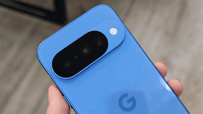 Cụm camera sau linh hoạt với ba ống kính chuyên biệt