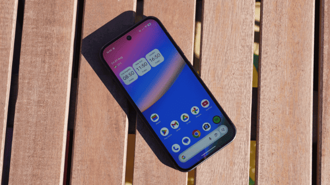 Độ sáng 3000 nit đảm bảo hiển thị rõ nét trong mọi điều kiện ánh sáng