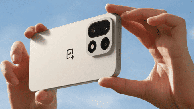 Hệ thống ba camera 50MP của OnePlus 15 mang lại sự đồng đều về chất lượng