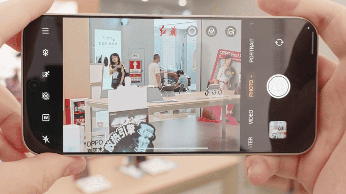 Hệ thống ba camera 50MP đồng đều của OnePlus 15