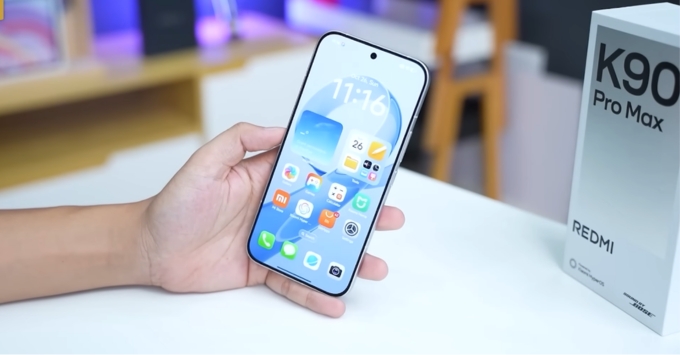 Màn hình iQOO 15 vs Redmi K90 Pro Max sử dụng có mượt mà thế nào?