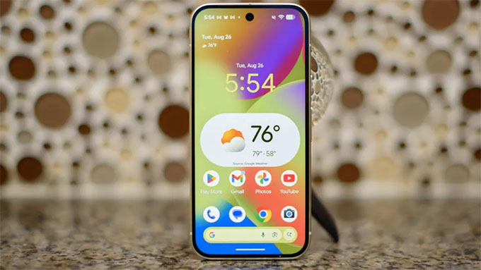 Màn hình 6.3 inch OLED của Pixel 10 256GB cũ với độ sáng đỉnh lên đến 3300 nits