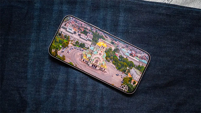 Đánh giá Poco F8 Ultra cho thấy điện thoại sở hữu màn hình vô cùng ấn tượng